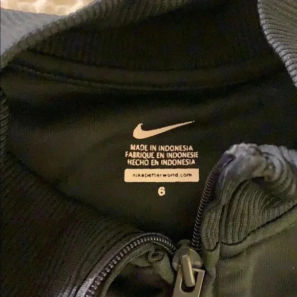 Nike - Picture 3 of 3